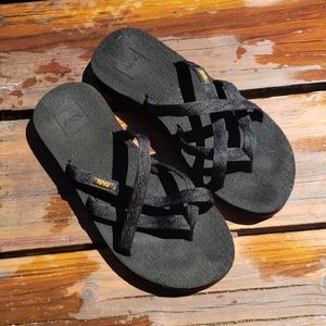 Teva black strap flip flops